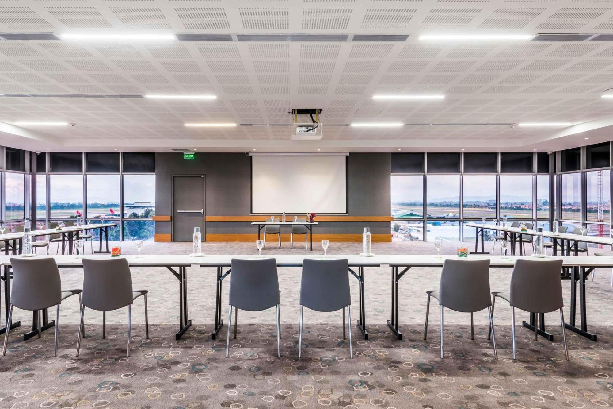 Courtyard By Marriott Bogota Airport Ξενοδοχείο Εξωτερικό φωτογραφία